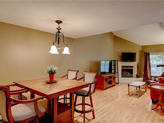 4th image of 6 Silver Pines Blvd