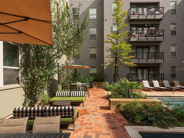 The Can Plant Residences at Pearl — Photo 49