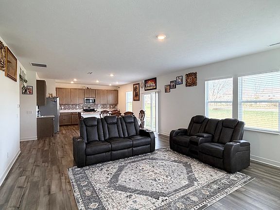 5th image of 1208 Taggart Way