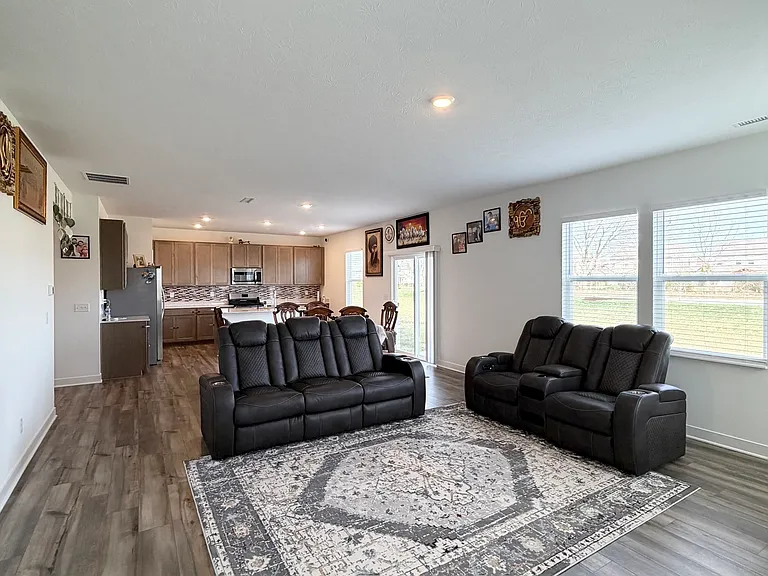 1208 Taggart Way — Photo 5