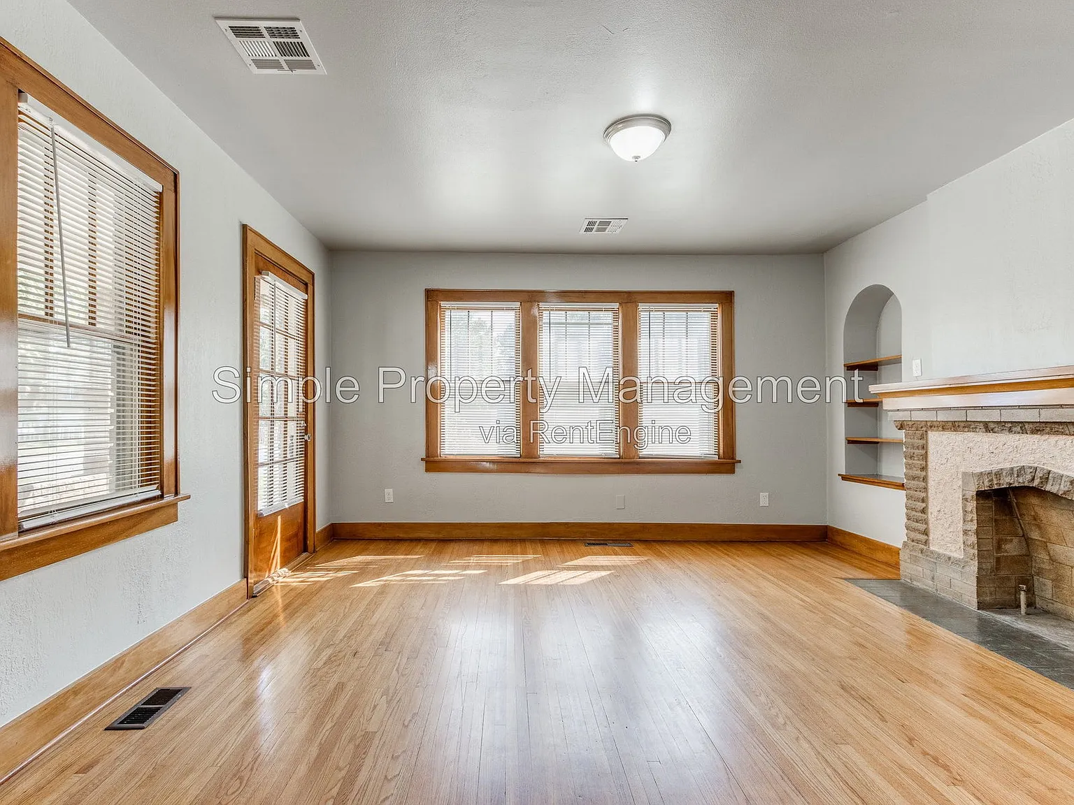 2 bed, 1.0 bath, 911 sqft, $1,125 — Photo 2