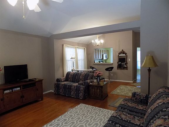 5th image of 102 Ray Creek Dr