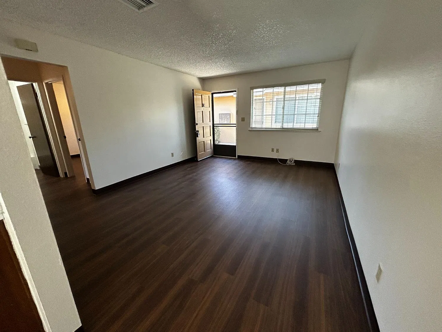 2 bed, 800 sqft, $1,700 — Photo 2