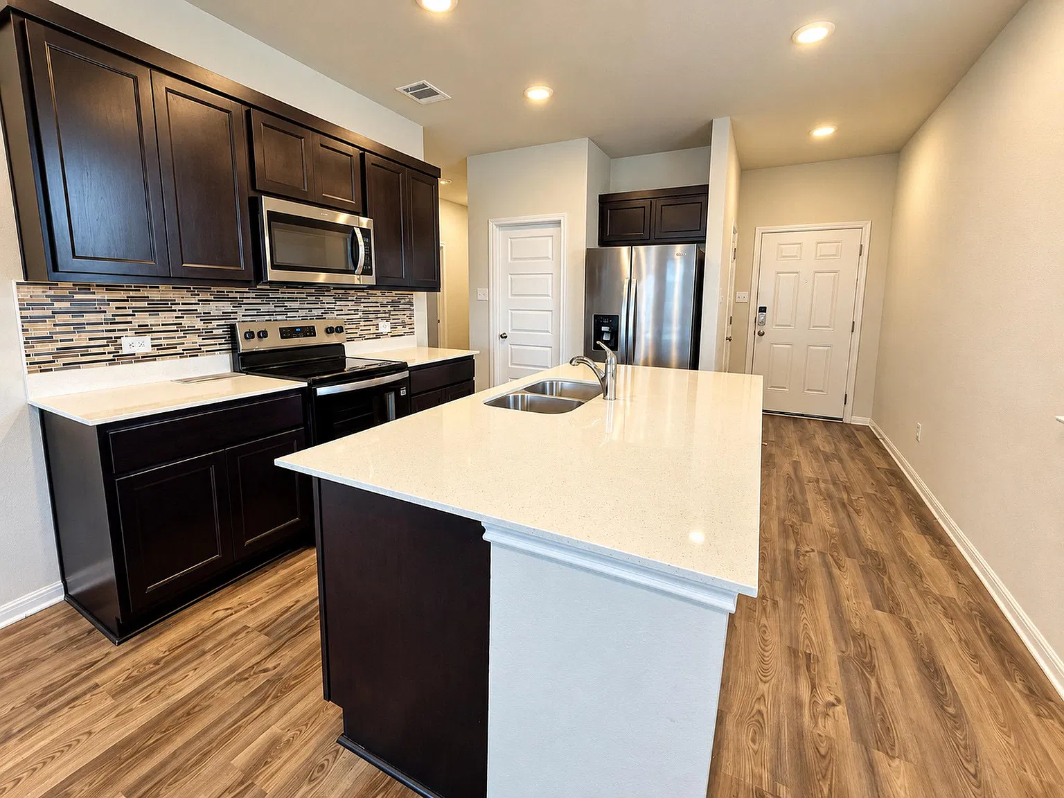 3 bed, 2.0 bath, 1299 sqft, $1,695 — Photo 4