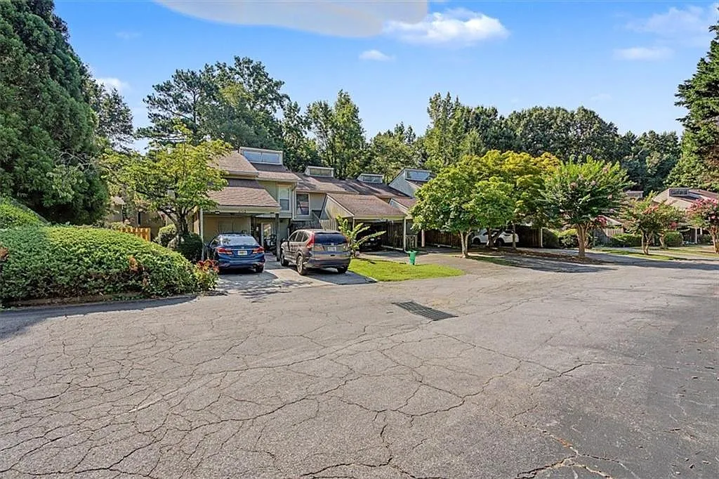 3 bed, 2.5 bath, 1502 sqft, $2,200 — Photo 2