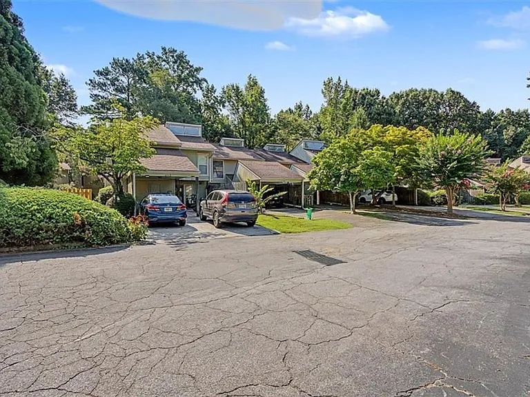 6350 Hawthorne Ter — Photo 2