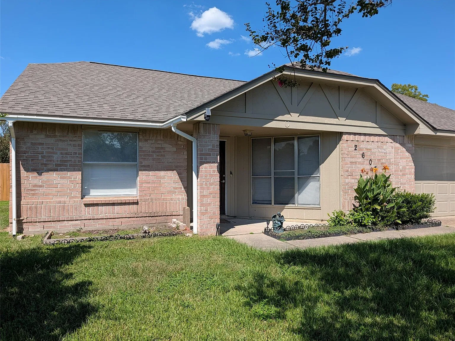 3 bed, 2.0 bath, 1581 sqft, $1,850 — Photo 2