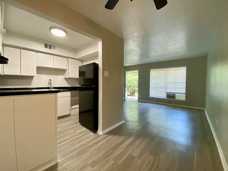 410 N International Rd #D-208 — Photo 6