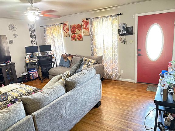 4th image of 9517 Emerald Dr