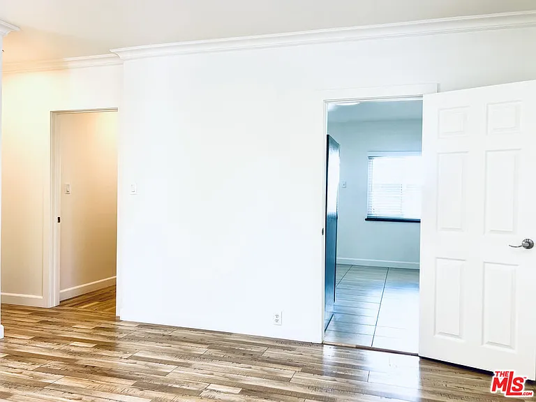 926 N Pass Ave — Photo 10