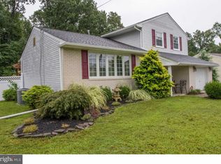 27 Forrest Dr, Turnersville, NJ 08012