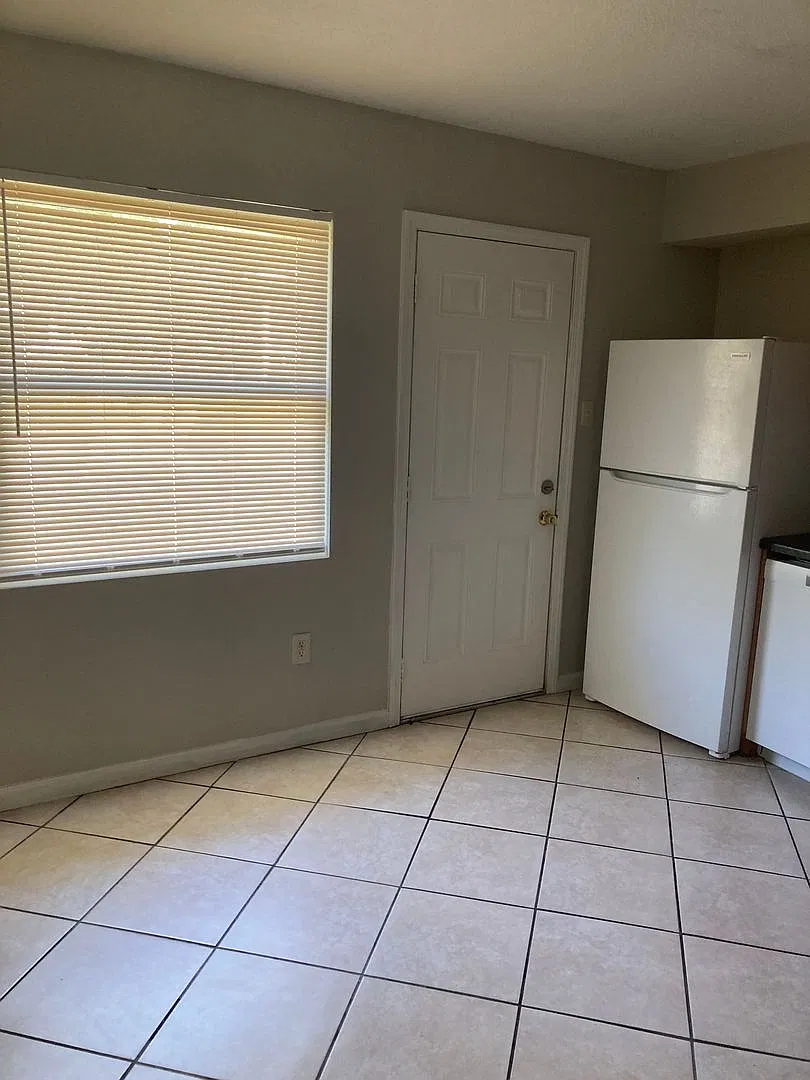 807 Hardy Avenue — Photo 4