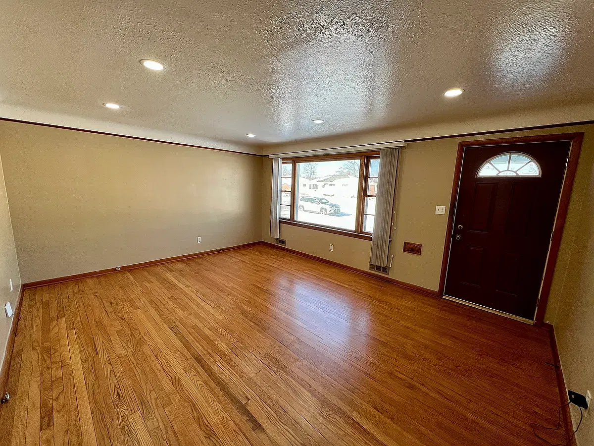 3 bed, 1088 sqft, $1,800 — Photo 3
