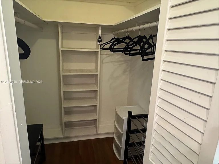 950 Hillcrest Dr #411 — Photo 17