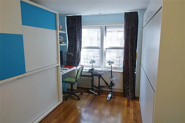 Sold by R New York | media 9