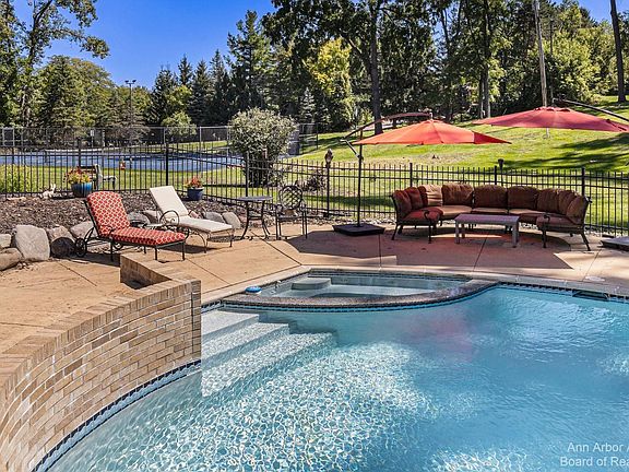 5th image of 2562 Blueberry Ln