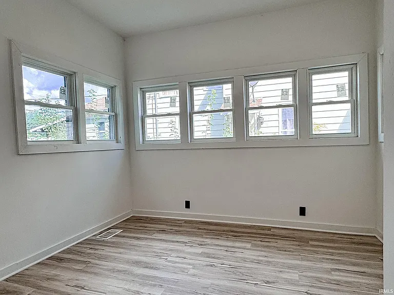 733 S Armstrong St — Photo 6
