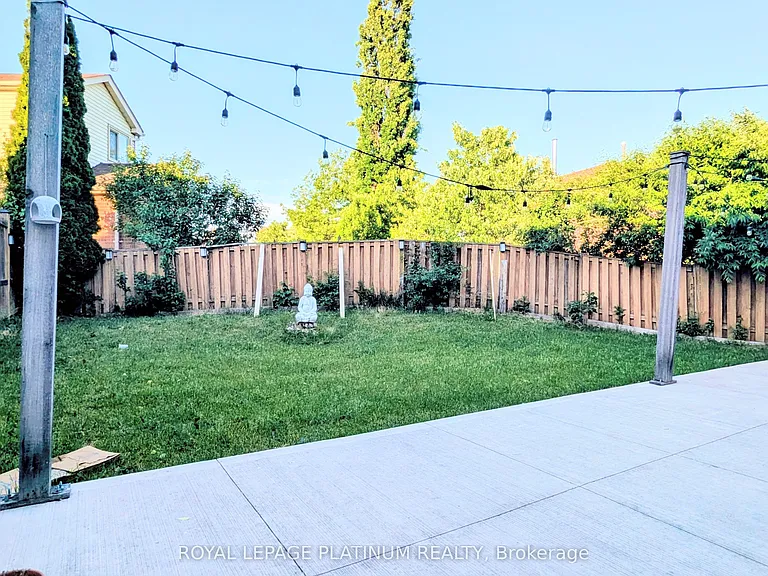 4 Gervais Dr — Photo 33