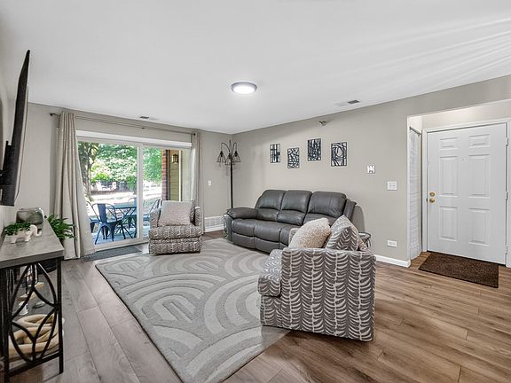 4th image of 104 Glengarry Dr #106