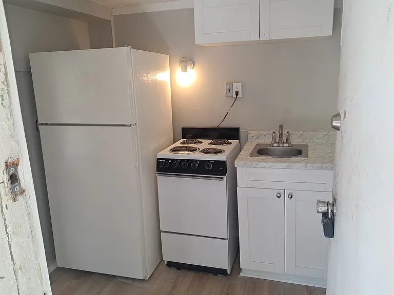 411 24th St W #411 — Photo 3