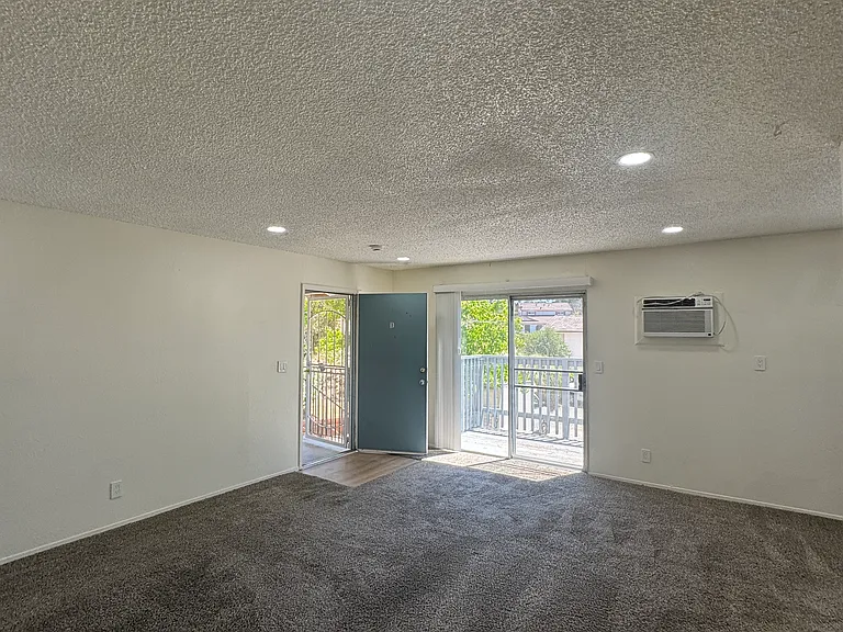 118 Yorkshire Ct #D — Photo 3