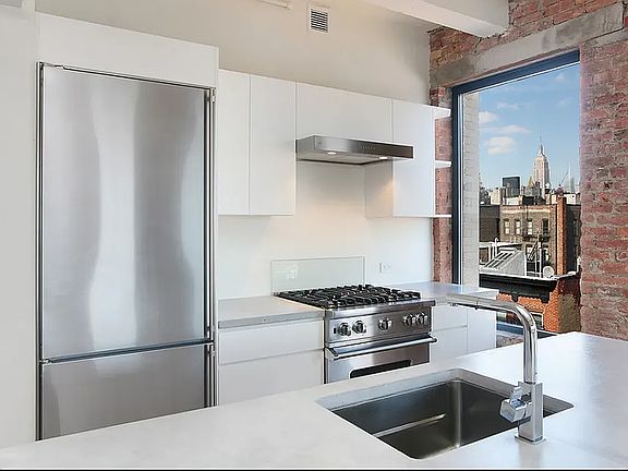 4th image of 130 E 7th St APT 5