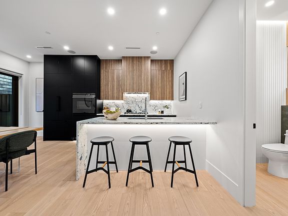 4th image of 5034 Granville St #1