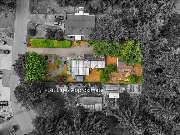 3rd image of 6130 Pine Ridge Cres