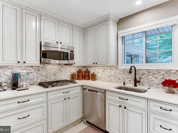 4th image of 4835 Kingston Dr