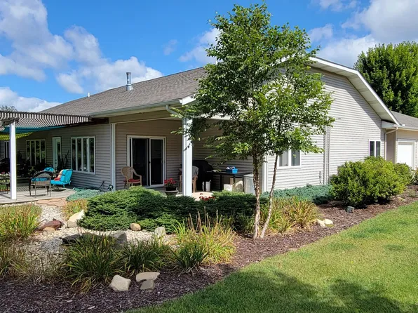 8079 Pigeon Creek Dr, West Olive, MI 49460