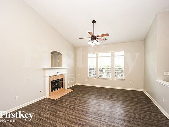 3rd image of 207 Fairgrove Ln