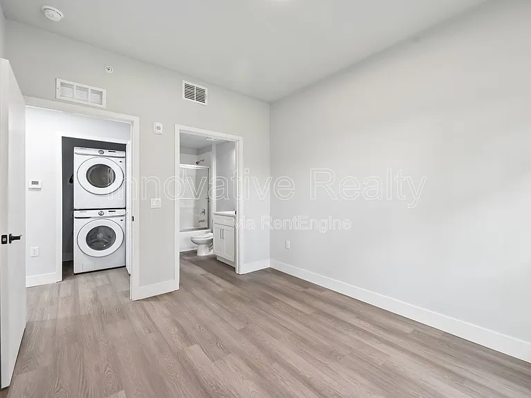 Las Palmas Apartments — Photo 53