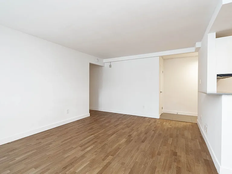 551 Eglinton Ave E #50002A-501 — Photo 3