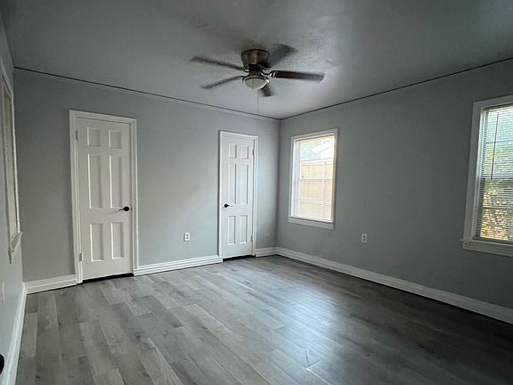 3rd image of 3646 Shelby Dr