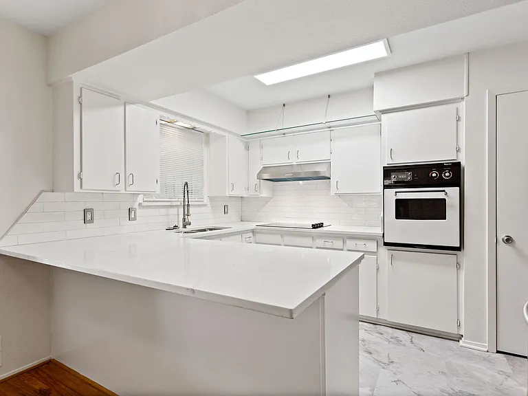 7475 Brentcove Cir — Photo 15