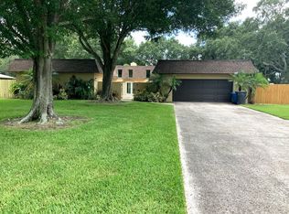 8220 W Crenshaw St, Tampa, FL 33615