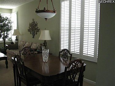 4th image of 2182 Southampton Ln