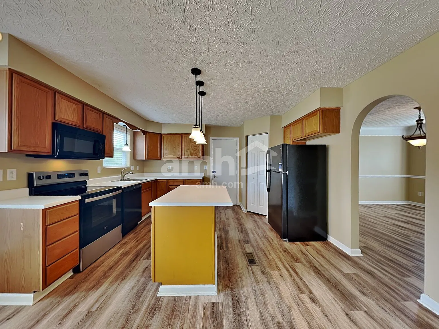 3 bed, 2.5 bath, 2234 sqft, $2,695 — Photo 3