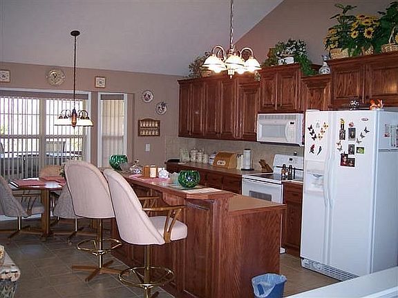 Kitchen & Breakfast Bar