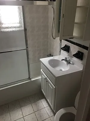 Rented by Realty 2000 Associates Ltd | media 11