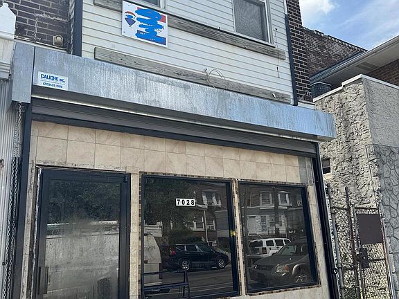 3rd image of 7028 Elmwood Ave