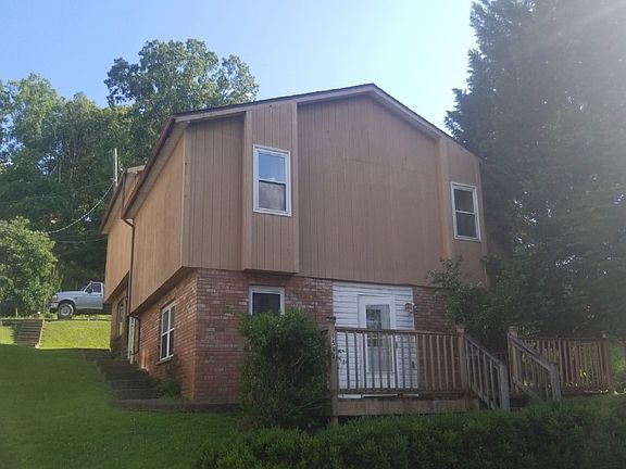3rd image of 959B Gordon Dr