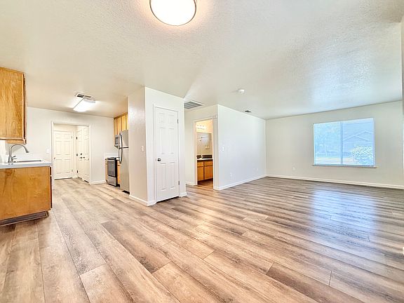 5th image of 3328 Carver Rd APT 1