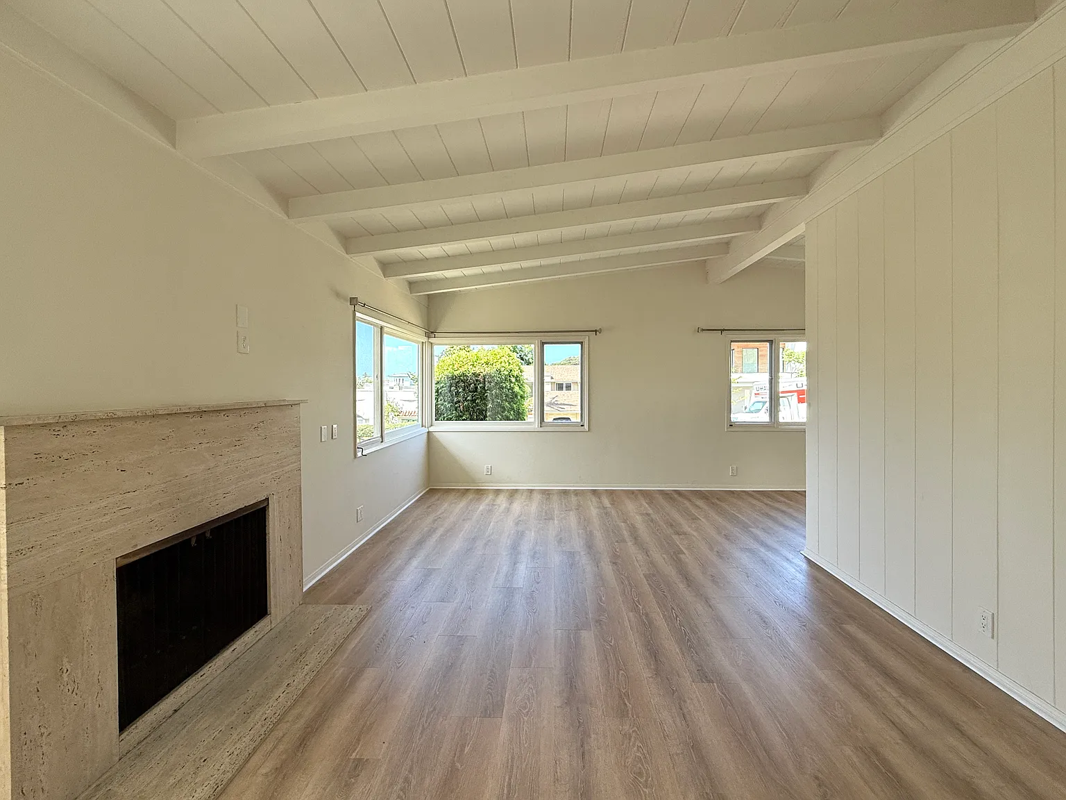 3 bed, 1242 sqft, $6,950 — Photo 4
