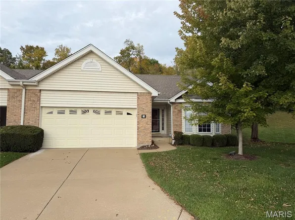 36 N Trumbull Cir Unit 36B, Saint Charles, MO 63301