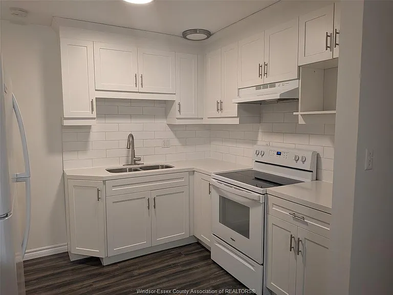 1050 Hickory Rd #2 — Photo 3