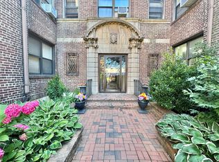 7 Bond St APT 3ER, Great Neck, NY 11021