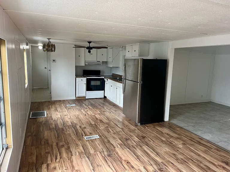 1219 W Hall St — Photo 8