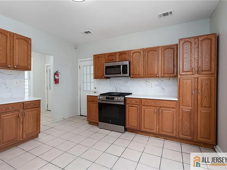 264 Seaman St #2 — Photo 11