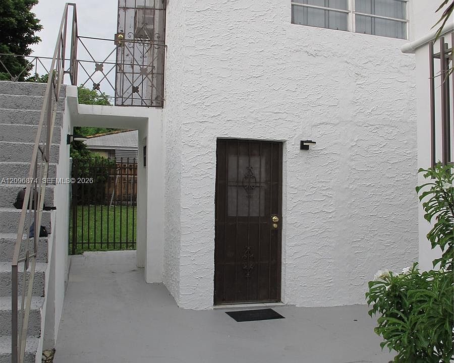 1st image of 926 SW 10th Ave #Eff